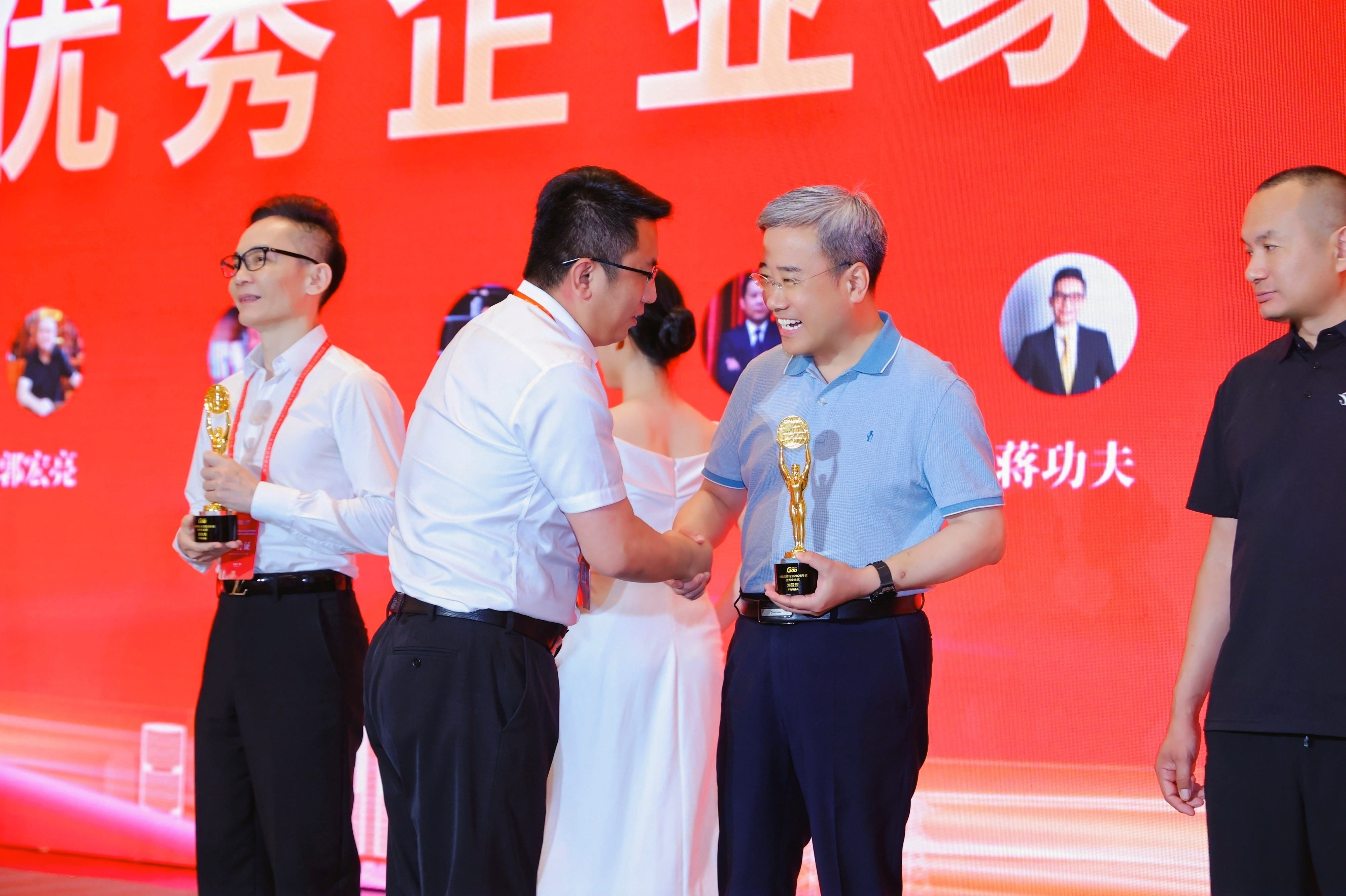 青纜副董事長總經理劉亞罡榮獲 第一屆中國線纜行業“優秀企業家